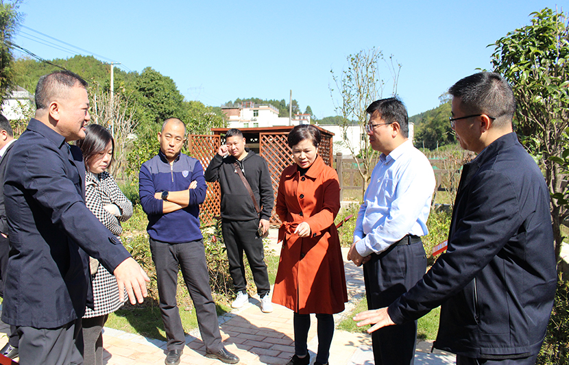 章貢區(qū)委常委、政法委書記黃繼蘋一行蒞臨挺進(jìn)環(huán)保章貢項目點視察調(diào)研