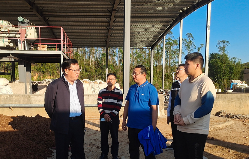 英德市委副書記、代市長林明曉一行蒞臨挺進(jìn)環(huán)保英德門洞溪稀土尾水治理項目調(diào)研