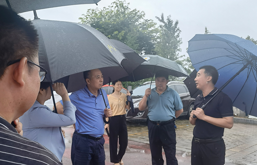 省發(fā)改委長江處處長劉建軍一行蒞臨挺進環(huán)保興國小春河項目調(diào)研指導(dǎo)